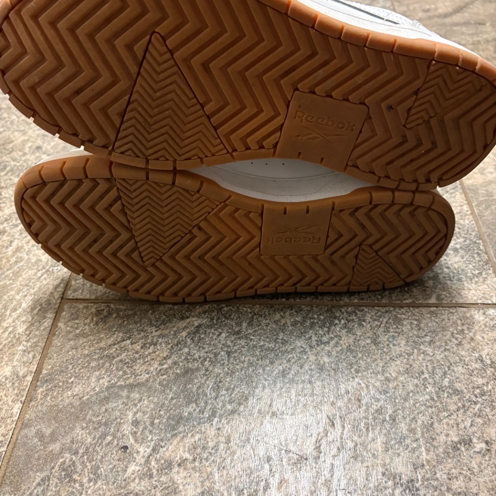 Women’s Reebok Shoe - Picture 3 of 4